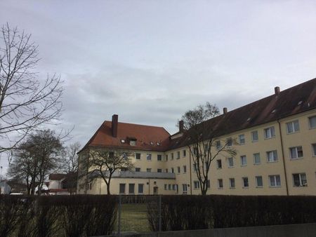 Perfekt für eine WG: günstige 3-Zi.-Whg. in verkehrsgünstiger Lage - Photo 3