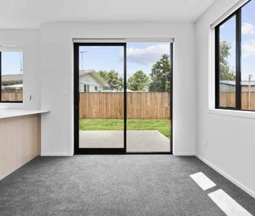 Sought-after location, easy lock up and leave lifestyle! - Photo 1