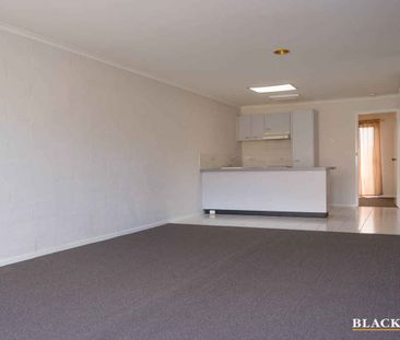 Single level, three bedroom townhouse - Photo 6