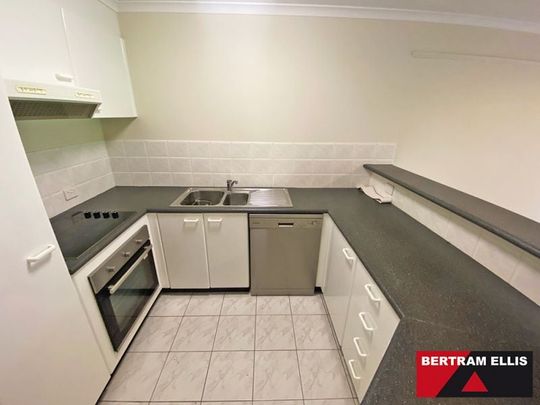 Ground Floor Two Bedroom Ensuite Apartment - Ideal Location - Photo 1