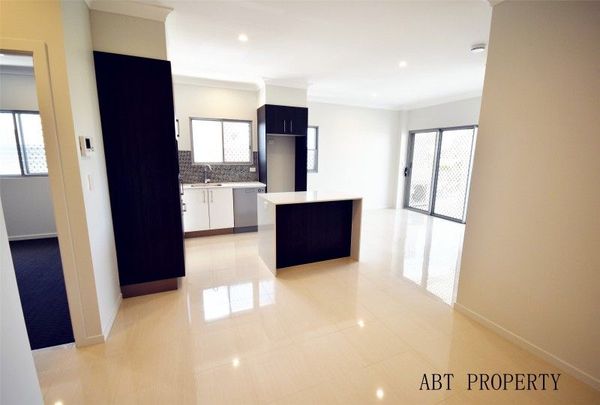 Come Home to Something Special at This Apartment. Unbeatable Location - Walk to Transport and Shops - Photo 1