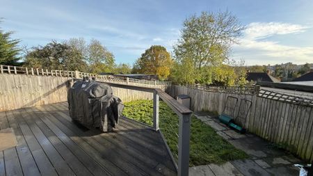 Woodside Road, Guildford - 3 bedrooms Property for lettings - Seymours - Photo 4