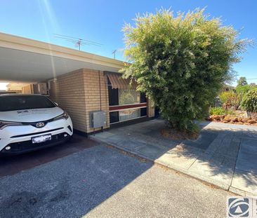 RENOVATED DELIGHT IN PRIME LOCATION - Photo 5
