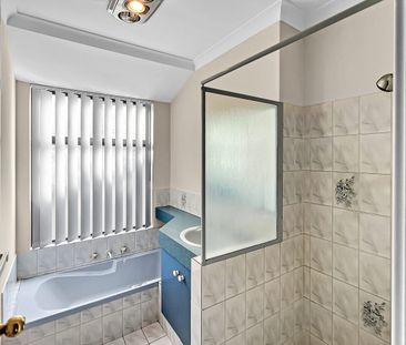 Family Home in Alexander Heights - Photo 2