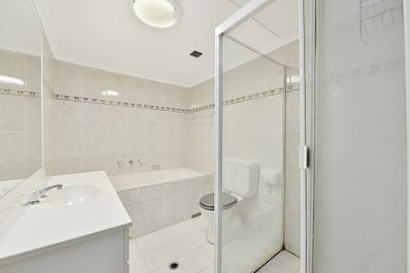 Convenient City Living – Spacious One-Bedroom Apartment in Prime Location - Photo 5