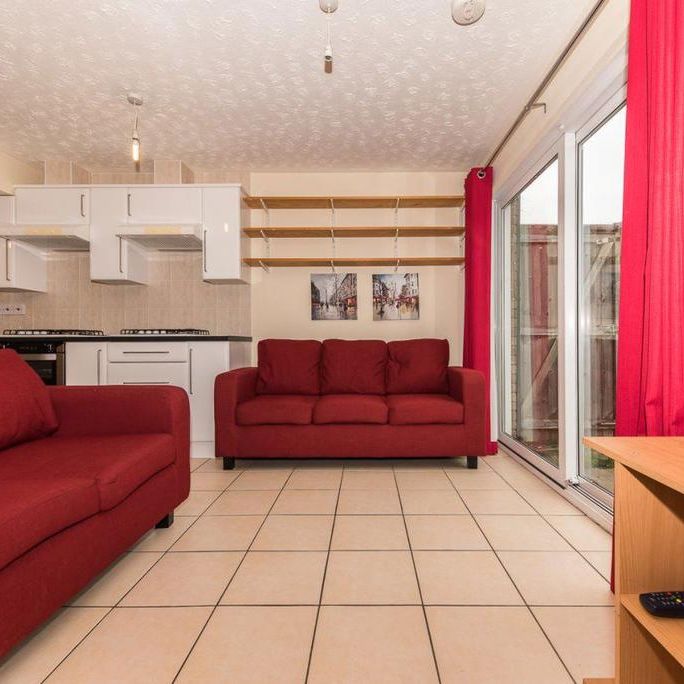 6 bedroom house to rent - Photo 1