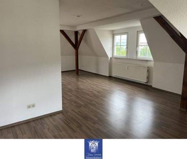 Individuelle und geräumige Dachwohnung! Tageslichtbad mit Wanne und... - Foto 1