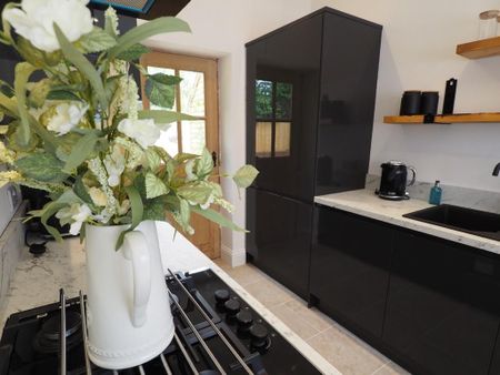 1 bedroom barn conversion to rent - Photo 5