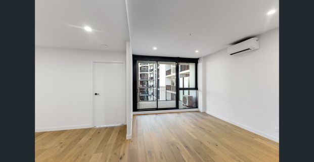 Luxury Living Made Easy! - Photo 1