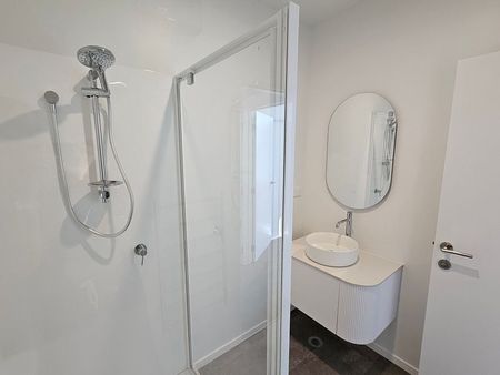 Brand New 2BR Townhouse –Ensuite-Garage-Paparoa St - Photo 3
