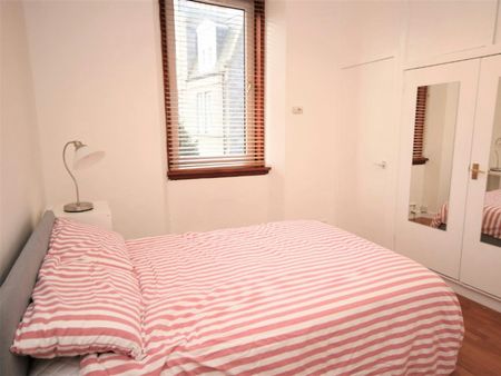 Flat to rent on - Photo 2