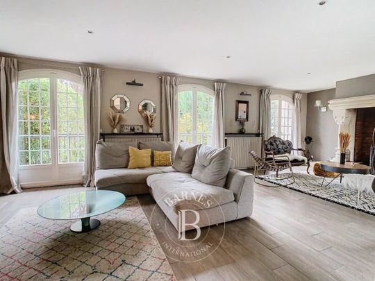 Tout savoir sur cette maison dans le quartier La Varenne, à Saint-Maur-des-Fossés - Photo 1
