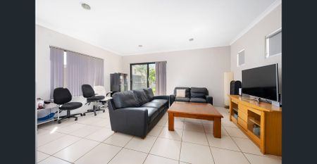 FURNISHED LARGE ROOM 2 included general cleaning, utilities, and Internet - Close to Curtin Uni - Ideal for student and FIFO - Photo 3