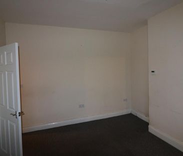 3 bedroom flat to rent - Photo 3