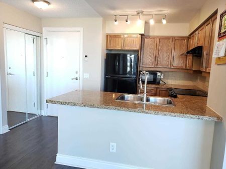 For Lease - 25 Greenview Avenue Unit# 1020, Toronto, Ontario - Photo 3