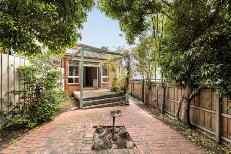 Superb Brick Home in Balwyn North - Photo 3