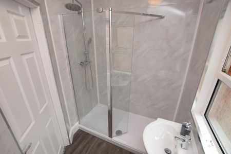 6 bedroom terraced house to rent - Photo 3