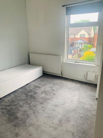 2 bed Terraced in Garden Street , Audenshaw, M34 5DD - Photo 4