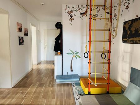 Helle 4-Zimmerwohnung, ruhig und zentral - Photo 2