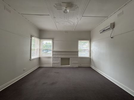 ONE BEDROOM COTTAGE ! - Photo 2