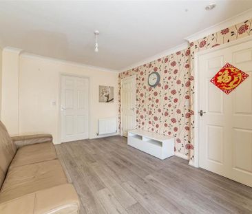 3 bedroom end of terrace house to rent - Photo 2