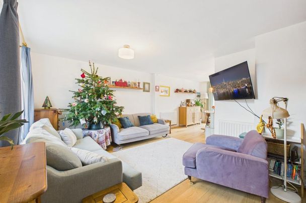 3 bedroom semi-detached house to rent - Photo 1