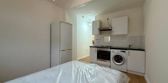 Studio to rent - Photo 2