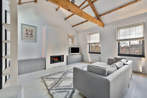 A light-filled loft apartment overlooking Cadogan Square - Photo 1