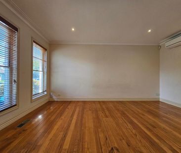 Charming Townhouse - 2 Bedrooms + Study - Photo 1