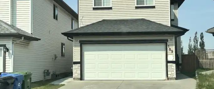 Beautiful 3 Bed House in Coventry Hills - Main and Upper Floor | Calgary - Photo 1