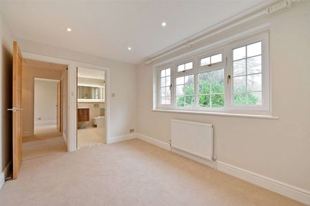 Well presented four bedroom home with garage and garden room - Photo 2