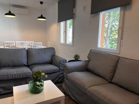 Calle de Pradales, Madrid, Community of Madrid 28047 - Photo 5