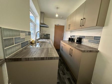 4 bedroom house of multiple occupation to rent - Photo 5