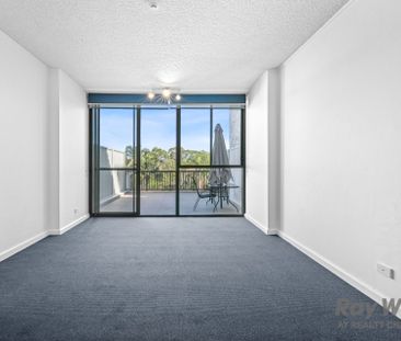 Bright & Stylish Renovated Studio Apartment With A Large Alfresco T... - Photo 3