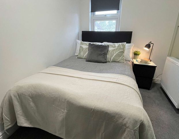 Wilderspool Causeway Room 3 - Photo 1