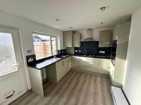 3 bedroom semi-detached house to rent - Photo 5