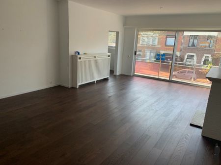 Appartement van ca. 100 m² op de eerste verdieping met 2 slaapkamers en garagebox! - Photo 3