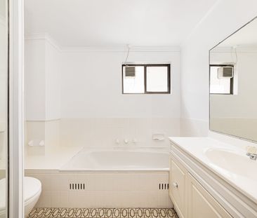 3 bedroom townhouse in the heart of Neutral Bay - Photo 2