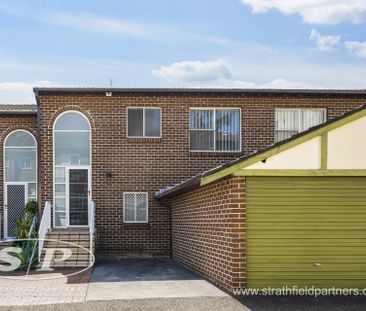 Private Three Bedroom Townhouse - Photo 1