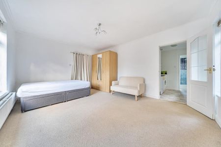 Studio to rent - Photo 3