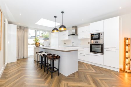 Albert Place East, Grand Canal Street, Dublin 2, D02 PE00. - Photo 2