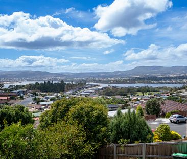 Family Home With Views - Photo 4