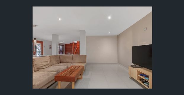 VIEWS GALORE IN SEVEN HILLS - Photo 1