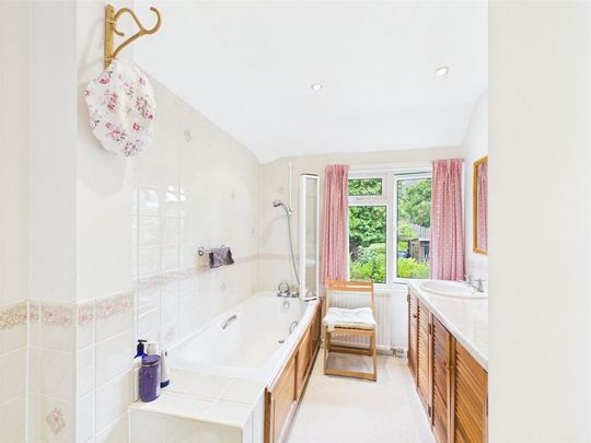 5 bedroom detached house to rent - Photo 1