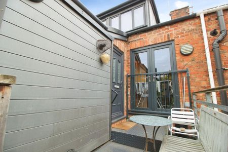 1 bedroom in a flat share to rent - Photo 4
