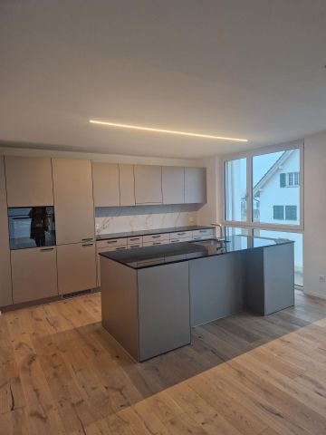 helle, grosszügige 4.5 Zimmer Wohnung im 1. OG - Photo 2