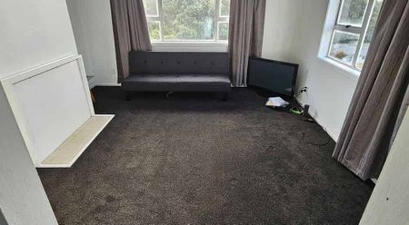 Stand-alone family home in Waitangirua - Photo 2