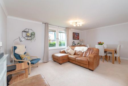 3 bedroom flat to rent - Photo 2