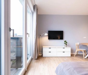 Studio Apartment with fitted kitchen in Revaler Street - Photo 4