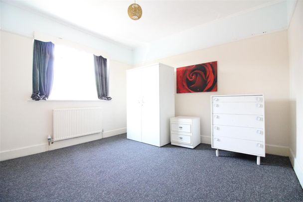 Meadow Road, Feltham - Photo 1